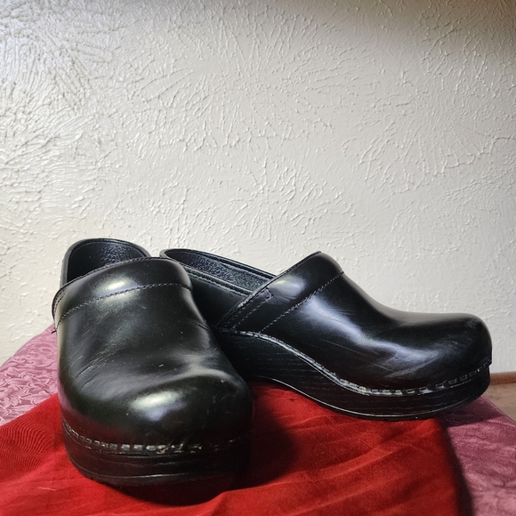 Classic Black Dansko Shoes - Picture 6 of 7